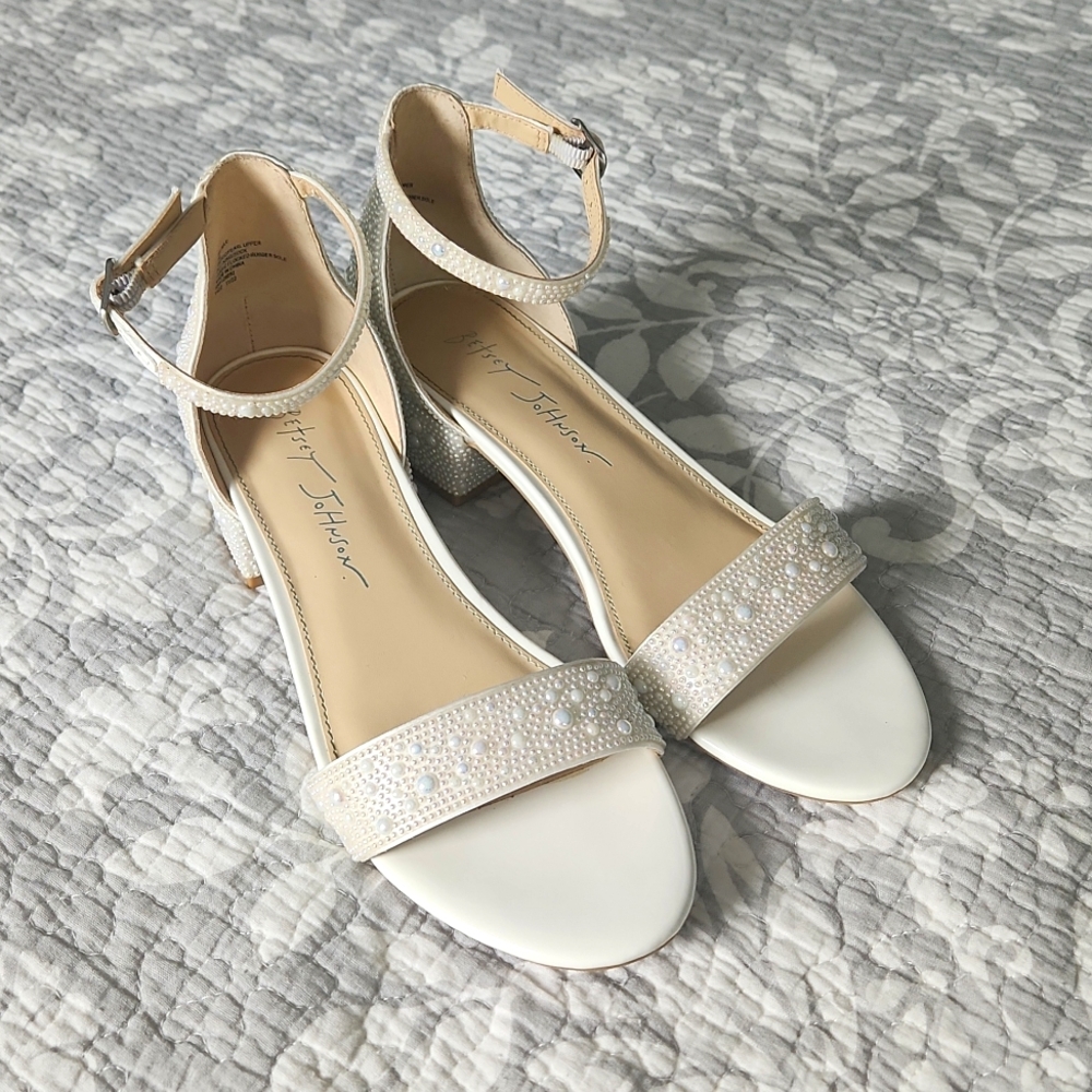 Betsey Johnson girls dress shoes size 4